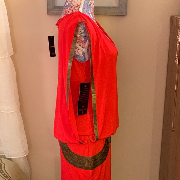 BEBE NWT PARTY DRESS BRIGHT ORANGE WITH GOLD DETAIL SIZE MEDIUM. - Picture 6 of 10